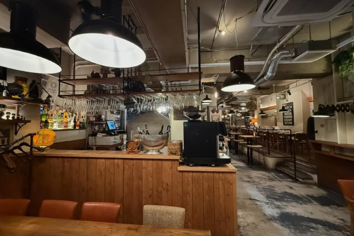 Instagramの投稿画像（OTTOの入り口付近の店内）